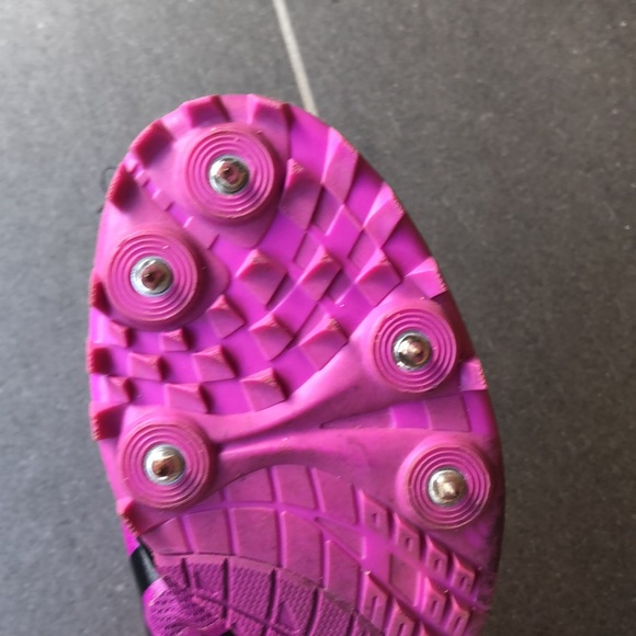 Girls ASICS metal running spikes. - Picture 3 of 5